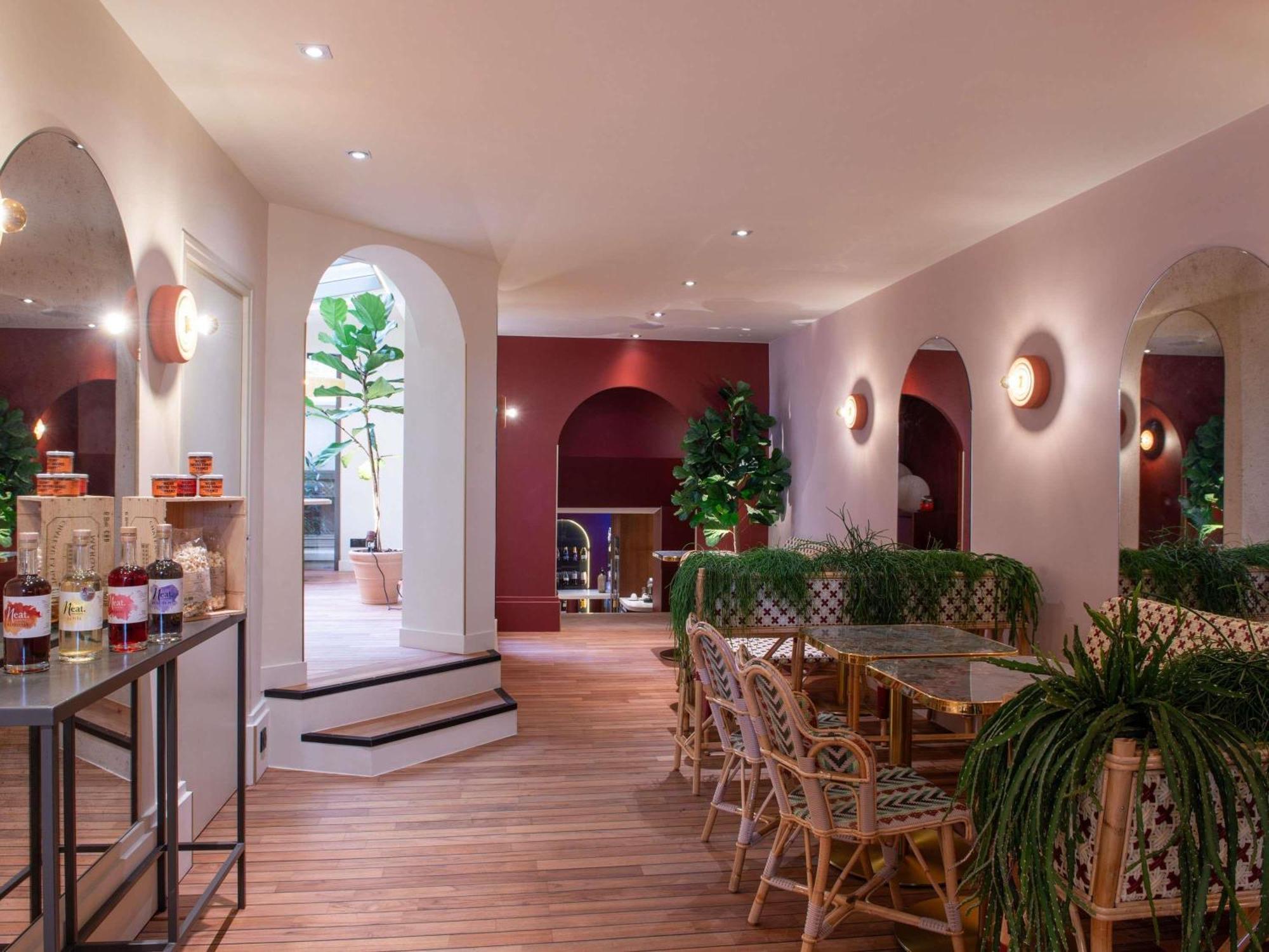Mercure Paris Pigalle Sacre Coeur Esterno foto