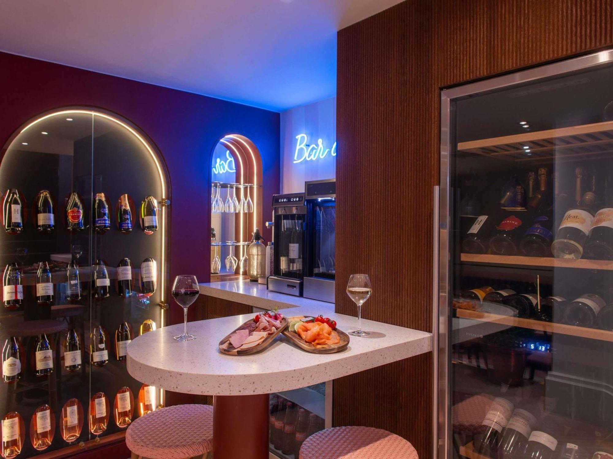 Mercure Paris Pigalle Sacre Coeur Esterno foto