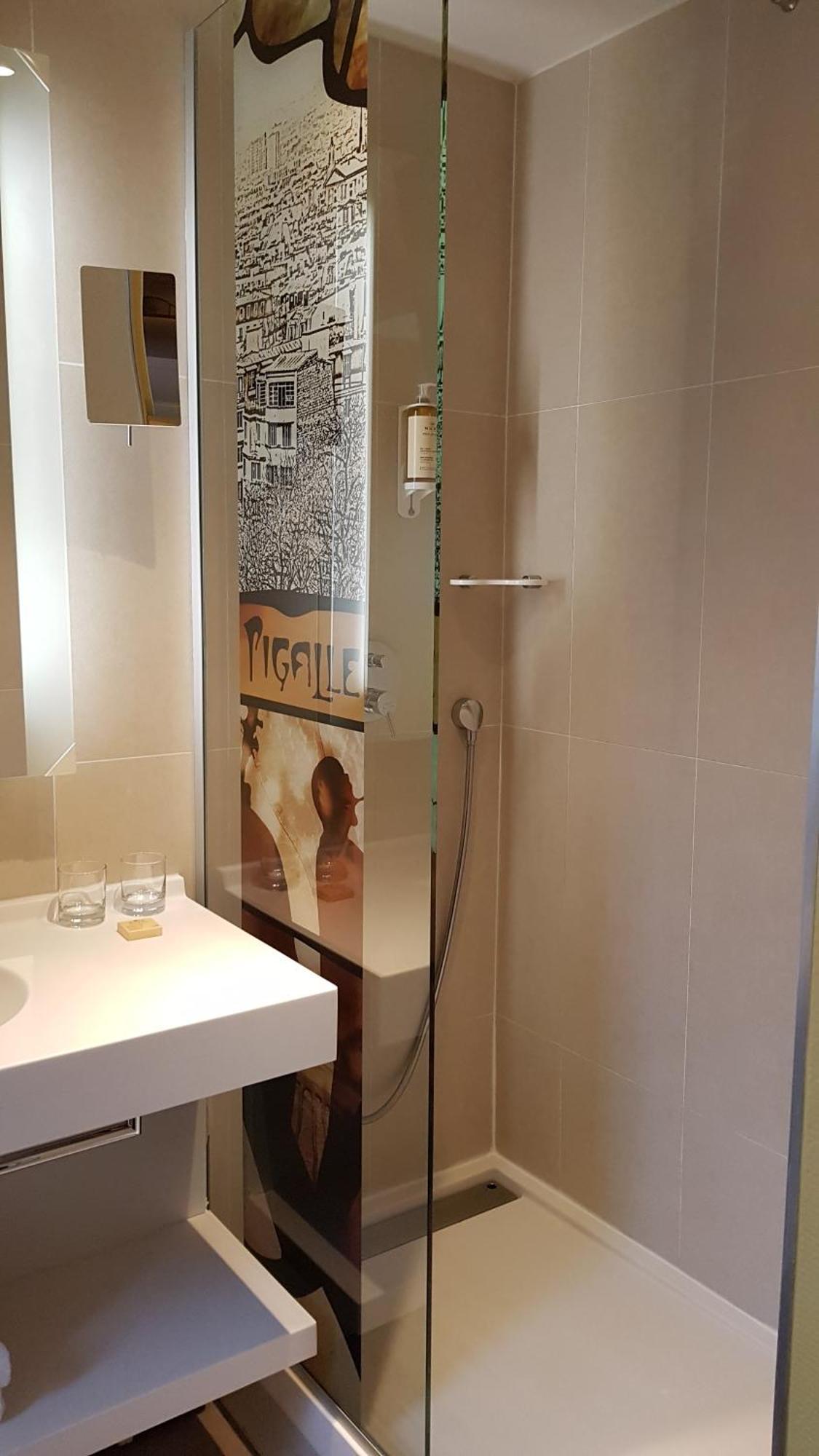 Mercure Paris Pigalle Sacre Coeur Esterno foto